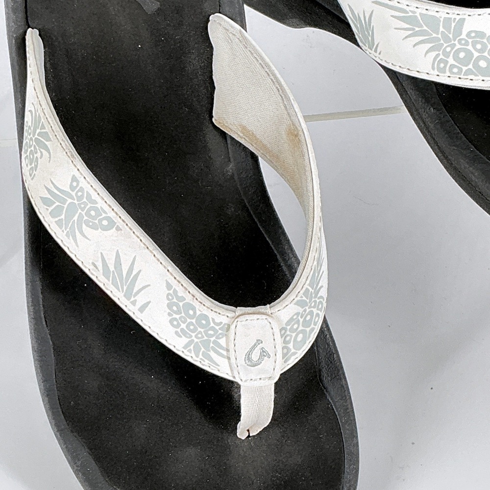OluKai Ohana Size 7 Flip Flops Sandals White Pineapple Straps Thongs - Picture 5 of 10